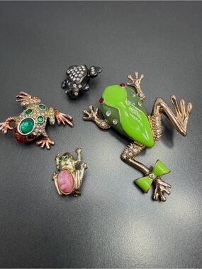 Vintage Green Enamel & Rhinestone Frog Brooches #206